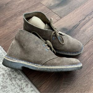 Clarks Originals taupe leather chukka boot, size 6.5M